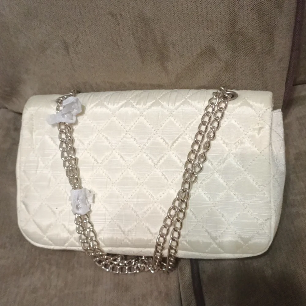 Newport news quilted chained clutch shoulder bag new never used off white.